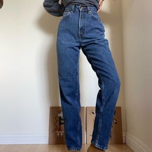 Levi’s 521 tapered fit tapered leg- 100% cotton